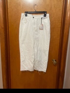 High-Waist White Pencil Skirt with Raw Hem